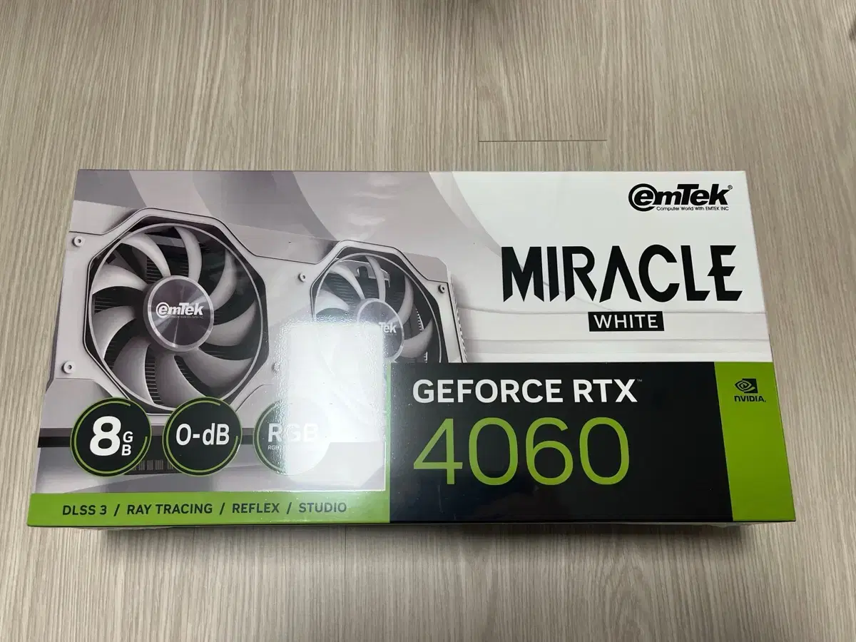 미개봉 새제품 이엠텍 RTX4060 MIRACLE WHITE D6 8GB