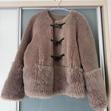 다이어그램 무스탕 숏 코트