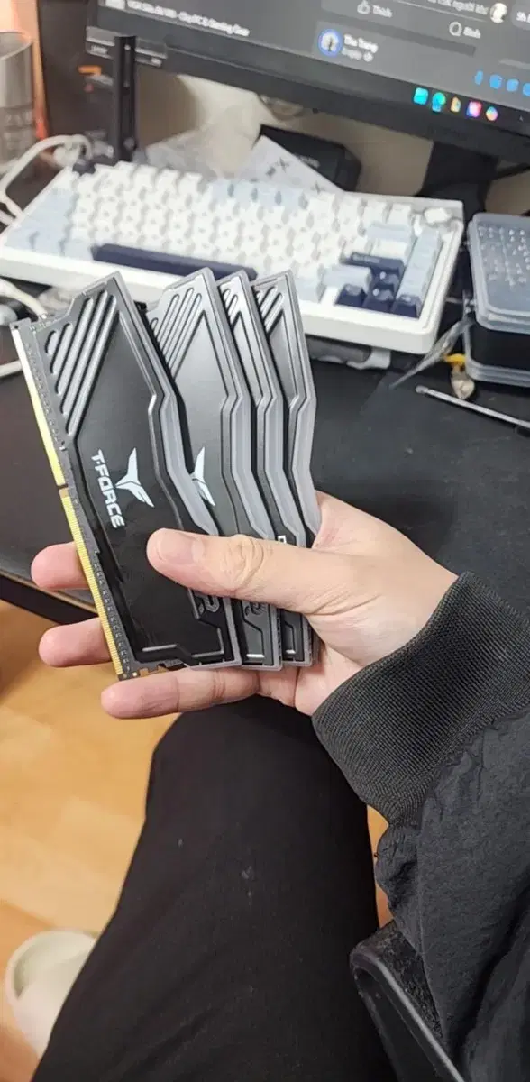 팀그룹 T Force DDR4 3600  Delta RGB 데스크