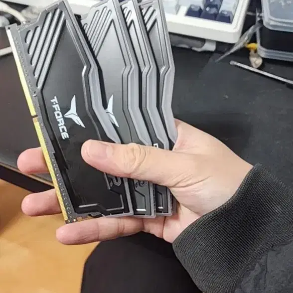 팀그룹 T Force DDR4 3600  Delta RGB 데스크