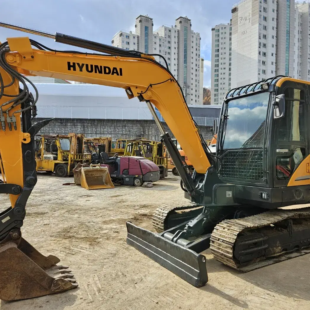 현대 HX60MT 2018년식 차대2457 코끼리집게 회전라인 중고굴삭기