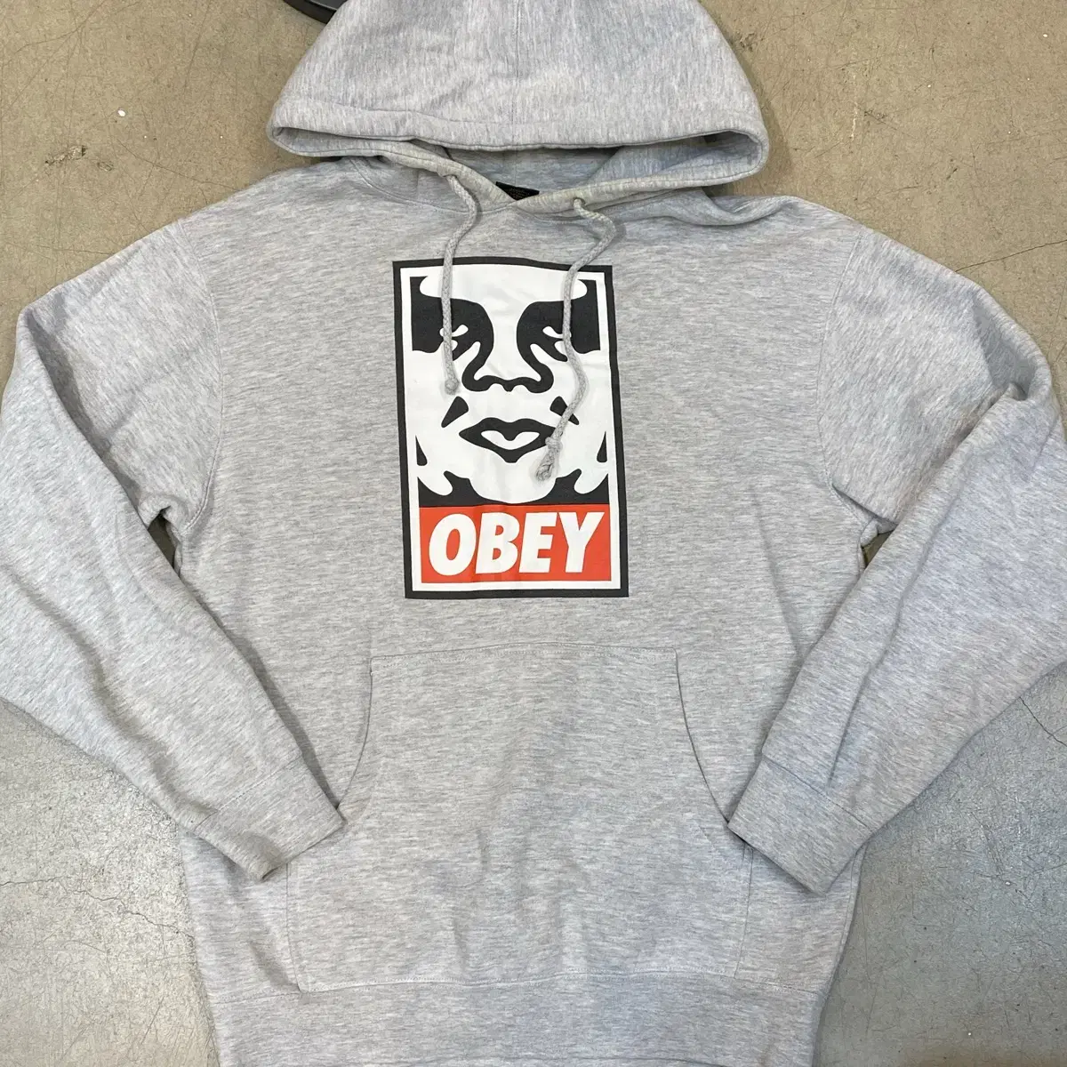 Obey 후드티