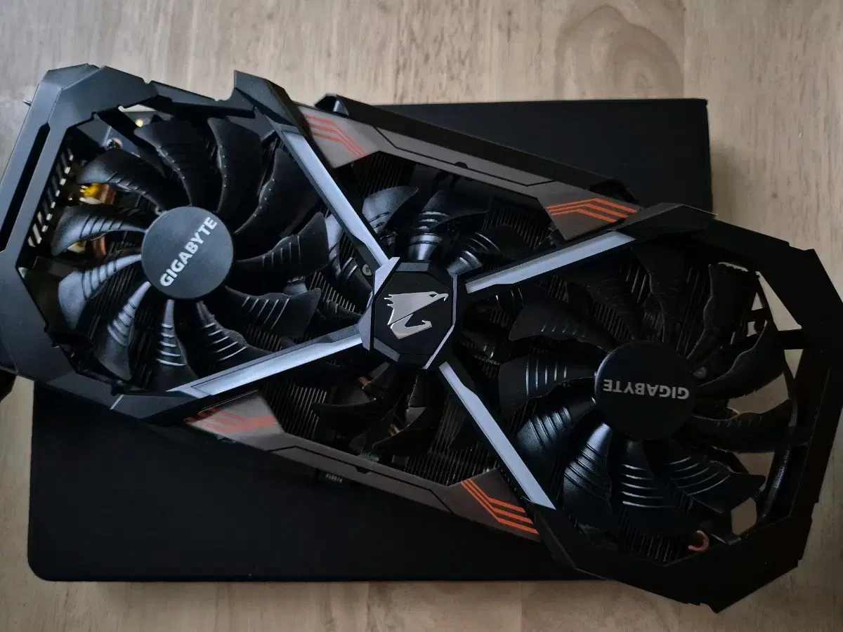 긱바 Aorus GTX1070 D5 8GB