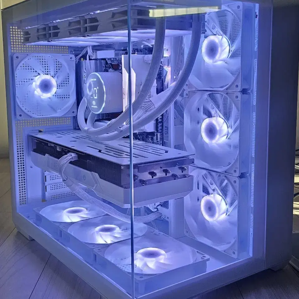 7800X3D RTX4080S 올화이트 신품본체 최저가