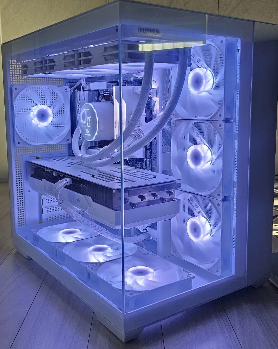 7800X3D RTX4080S 올화이트 신품본체 최저가