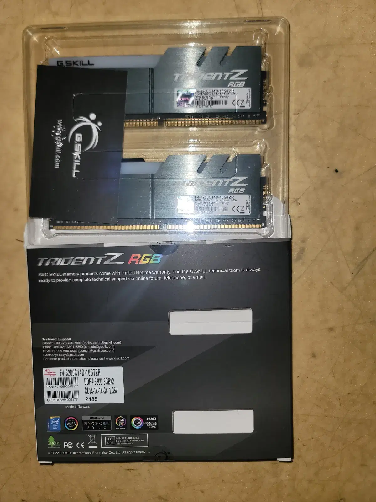 G.SKILL DDR4-3200 CL14 TRIDENT Z RGB