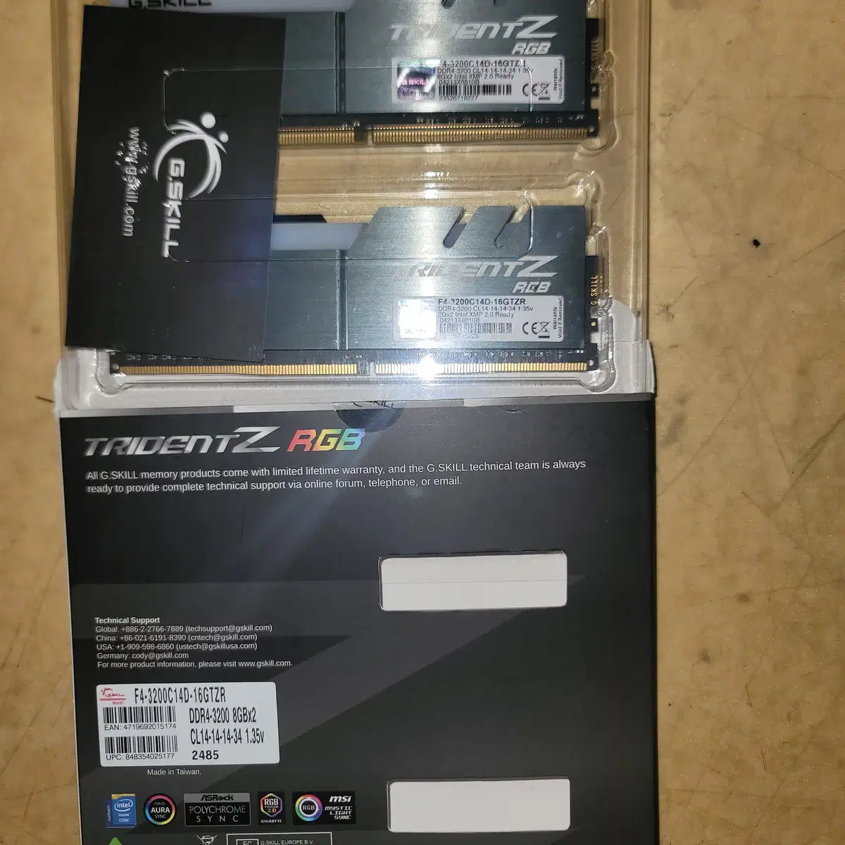 G.SKILL DDR4-3200 CL14 TRIDENT Z RGB