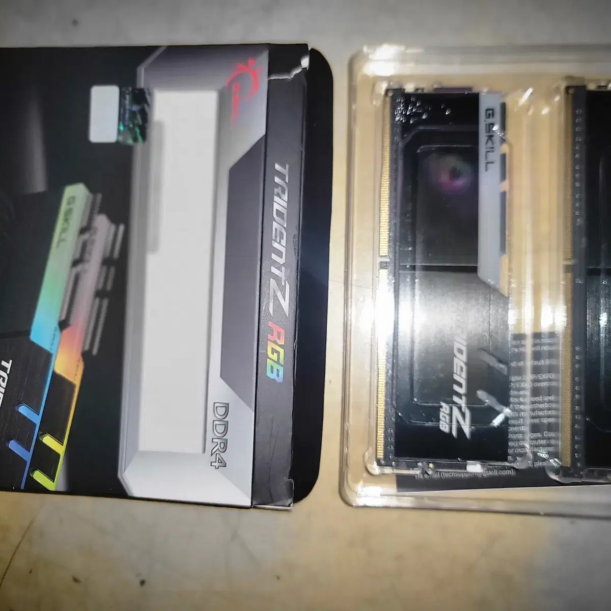 G.SKILL DDR4-3200 CL14 TRIDENT Z RGB