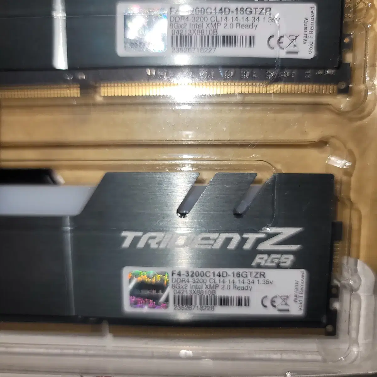 G.SKILL DDR4-3200 CL14 TRIDENT Z RGB