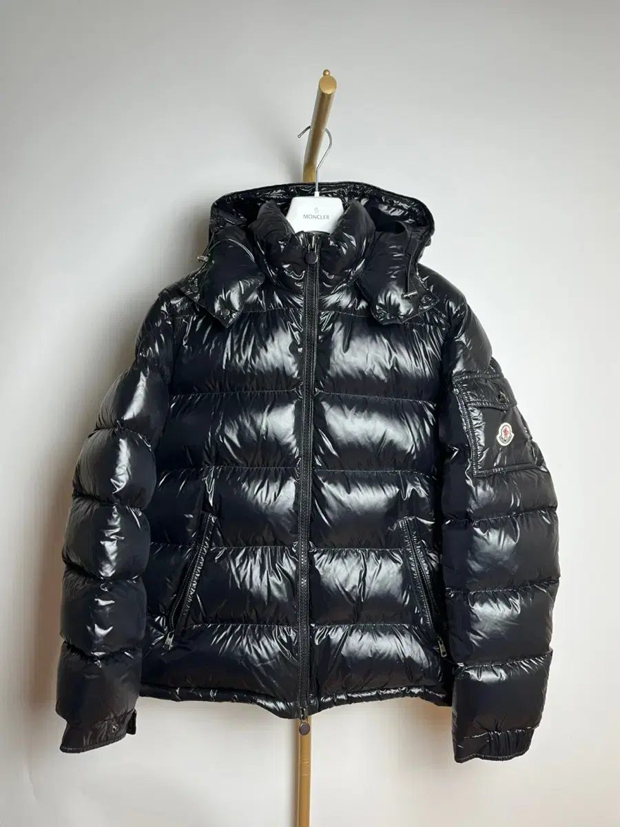 [4,Brand new] Moncler maya glossy black padding