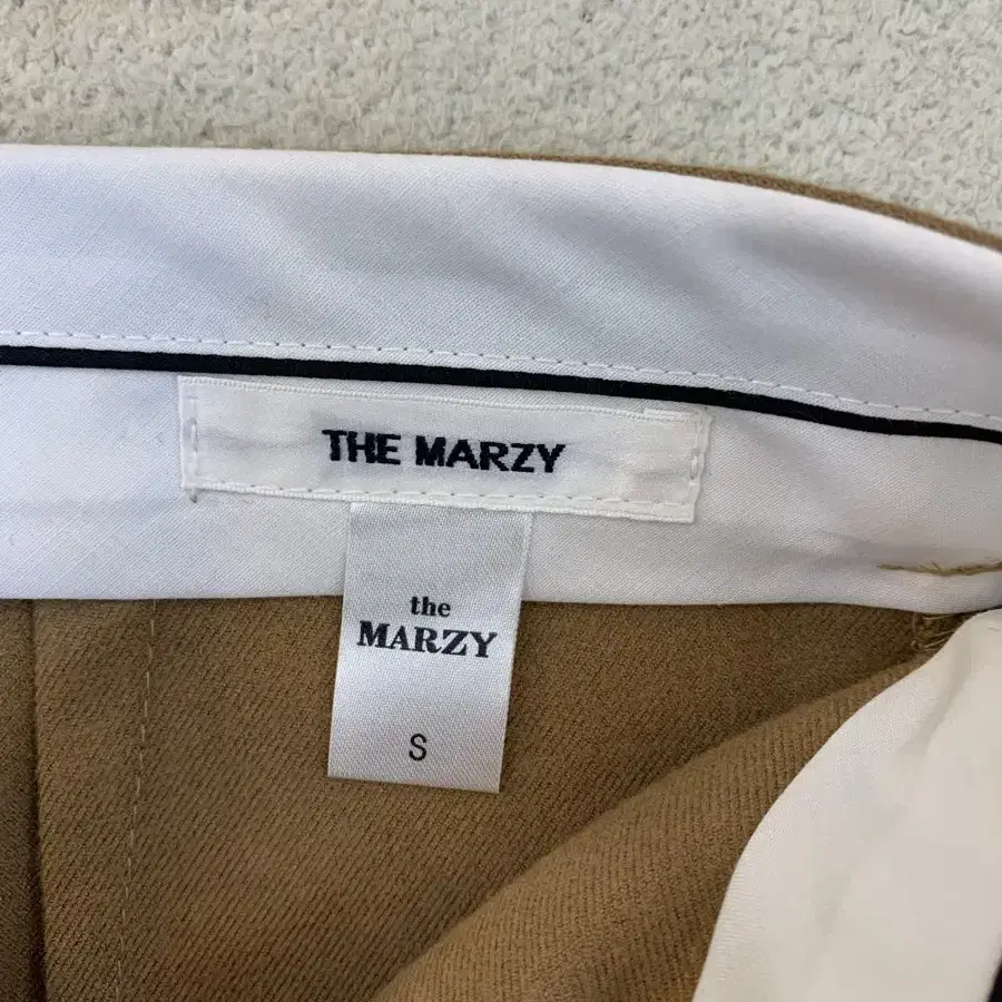 THE MARZY 카멜 슬랙스