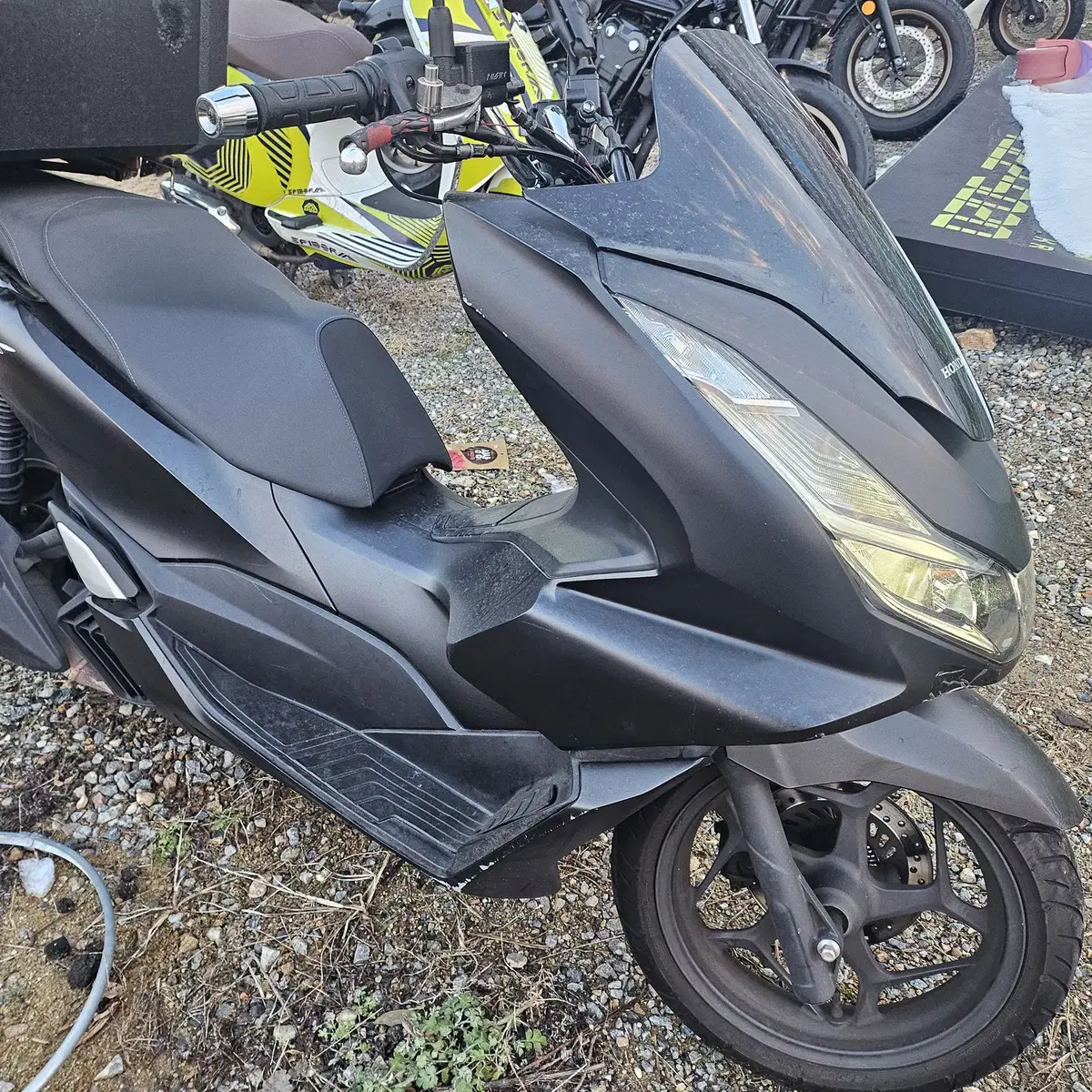 PCX125cc 22년식 판매합니다 / 25,xxx KM // 250만