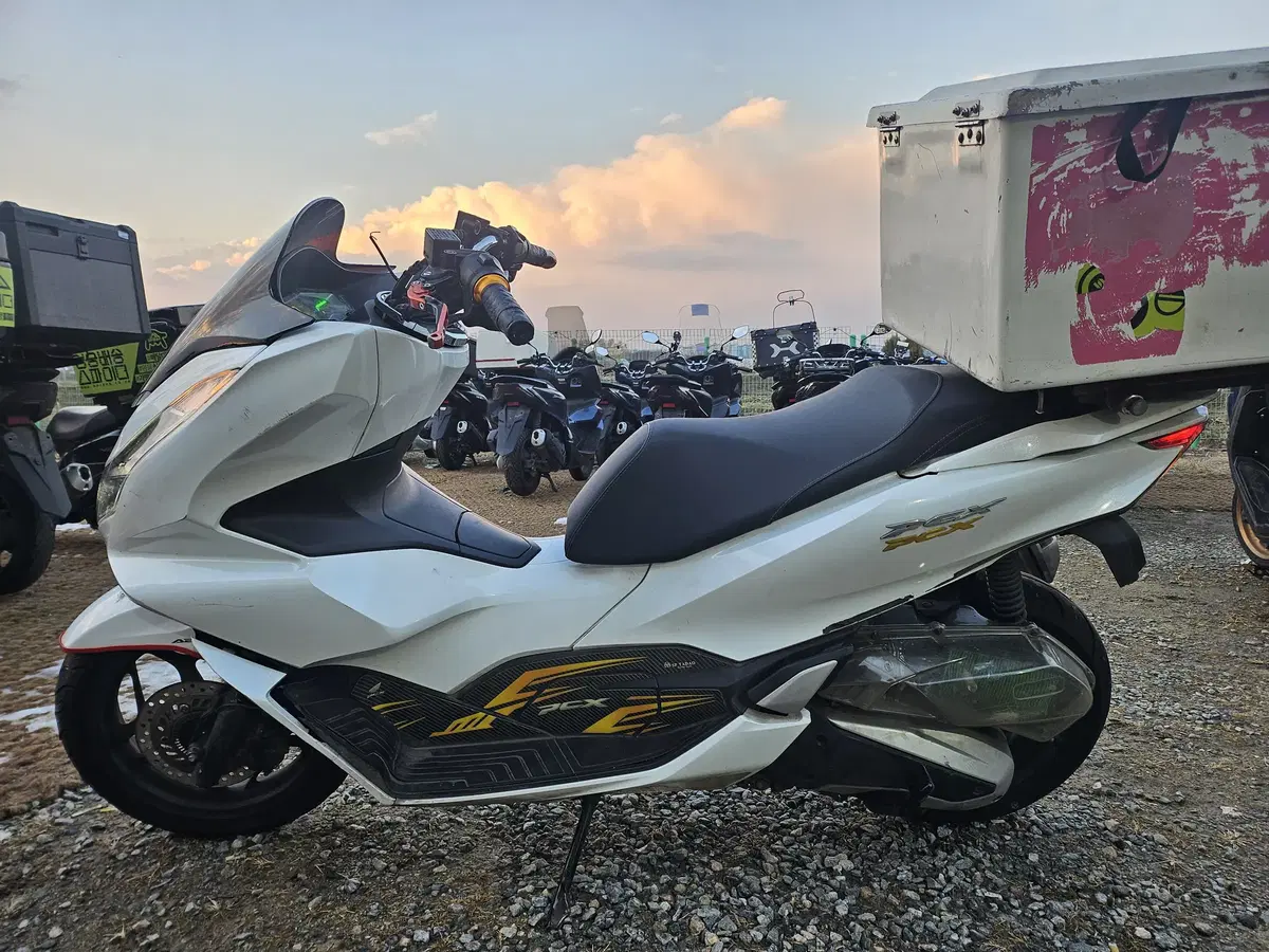 PCX125cc 22년식 판매합니다 // 40,xxx KM // 240만