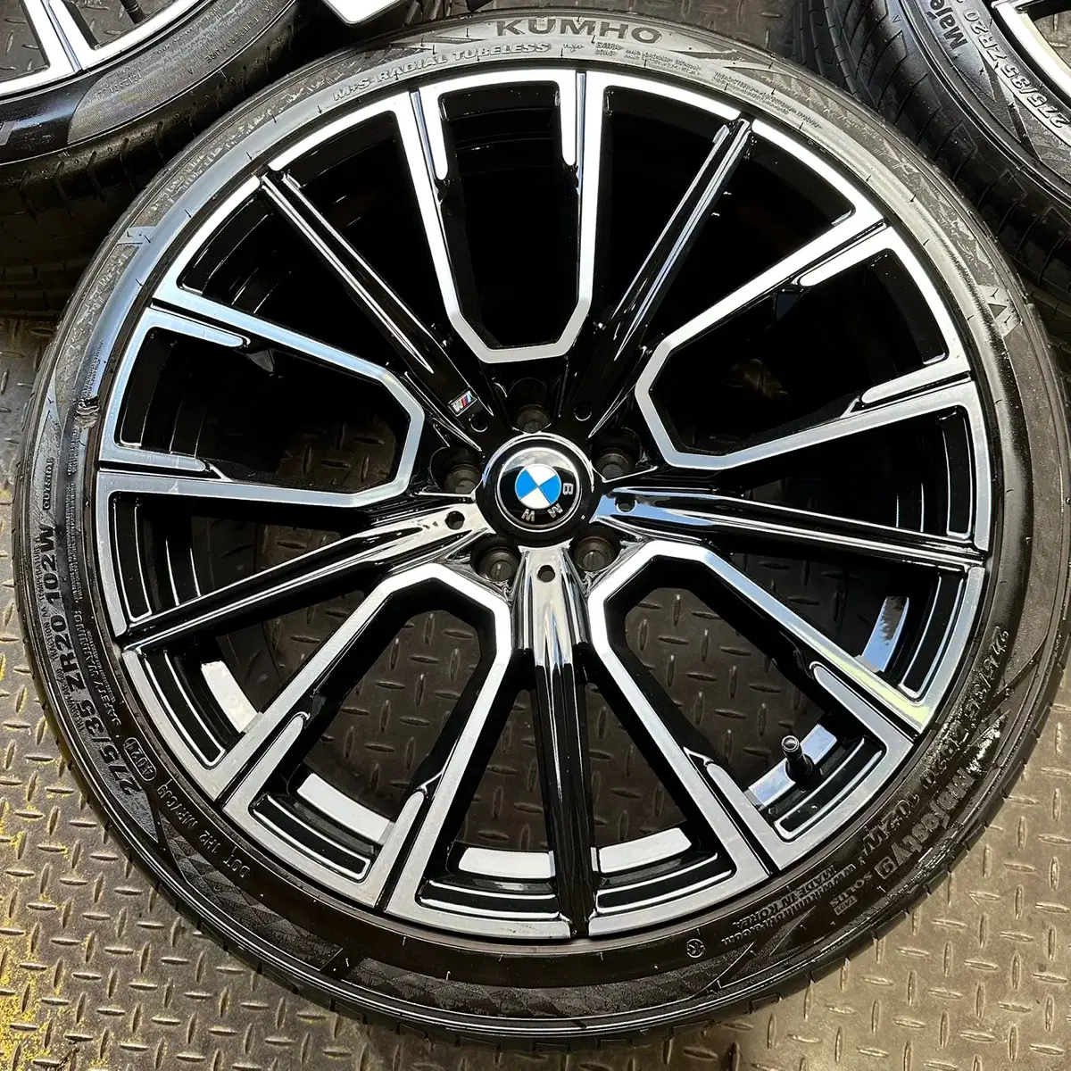 20인치 BMW G12 7시리즈 817M st 블랙폴리쉬 신품휠중고타이어