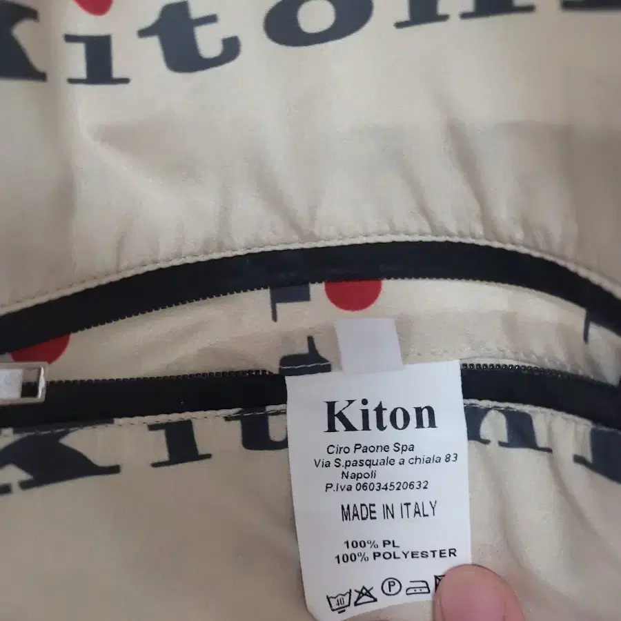 kiton(키톤) 바람막이 처분합니다.