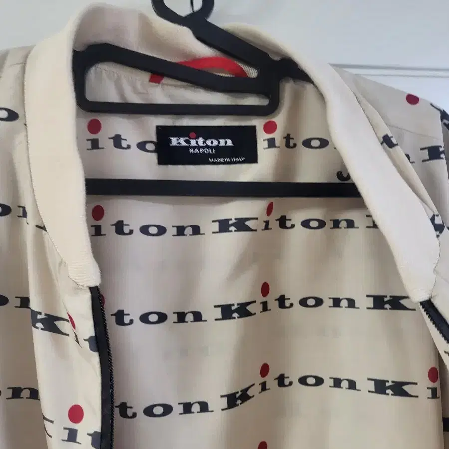 kiton(키톤) 바람막이 처분합니다.