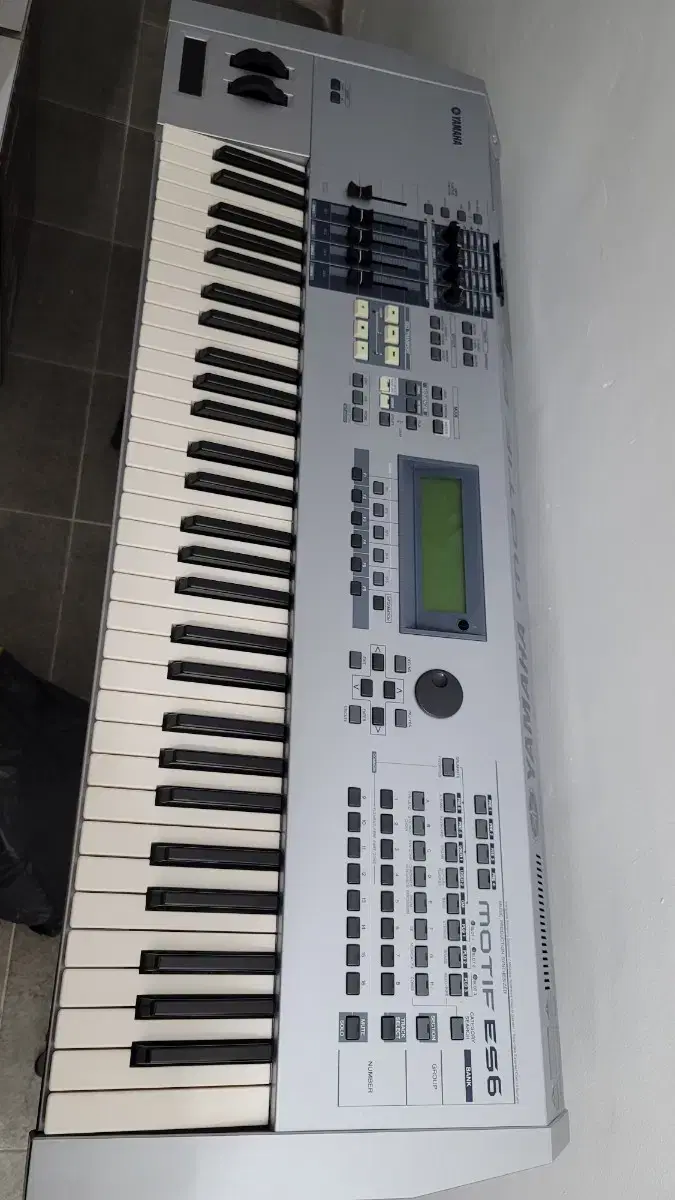 YAMAHA MOTIF ES6