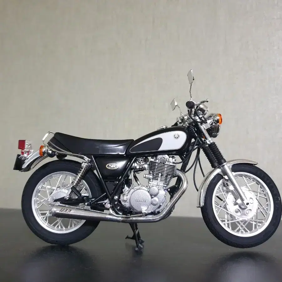 야마하 SR400 1996년식 1:12 모형 플라모델