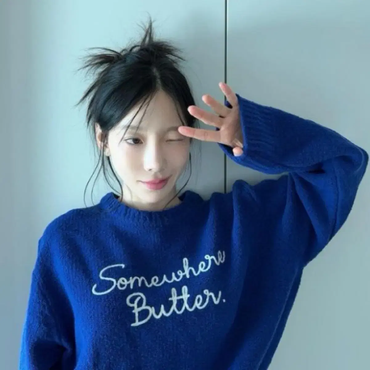 썸웨어버터 태연 니트 letter wool knit - cobalt bl