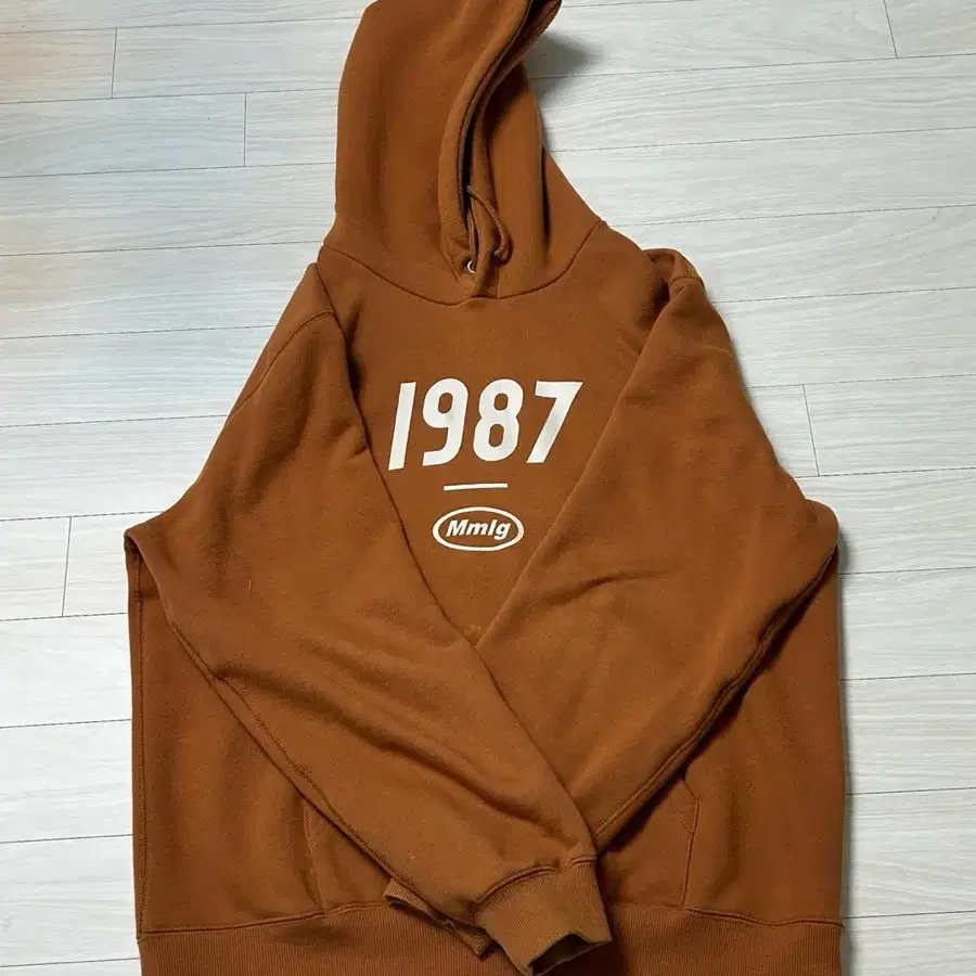 엠엠엘지 mmlg 1987 HOOD 브라운