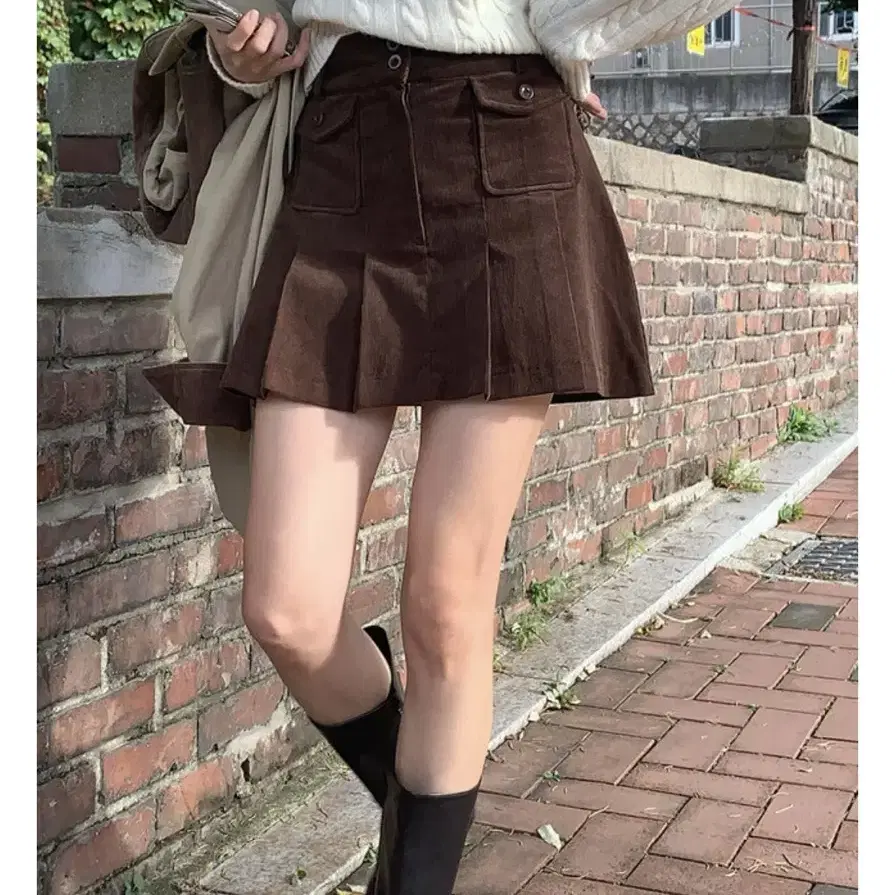 위드블룸 bear pocket corduroy skirt 브라운 색상