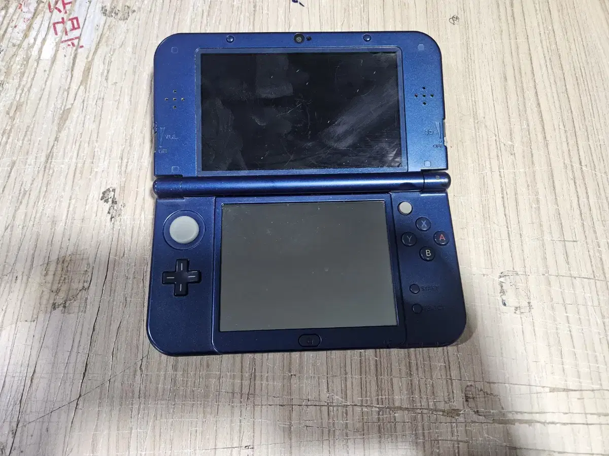 닌텐도 NEW 3DS XL 뉴큰다수 기스좀 잇는 모델