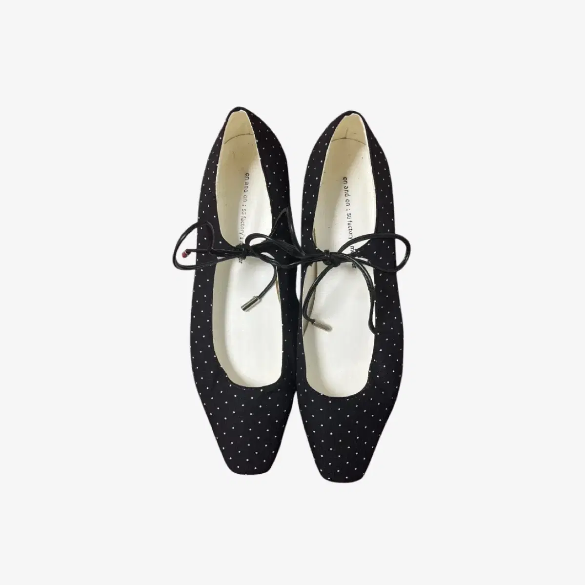 dot pattern ribbon flat shoes