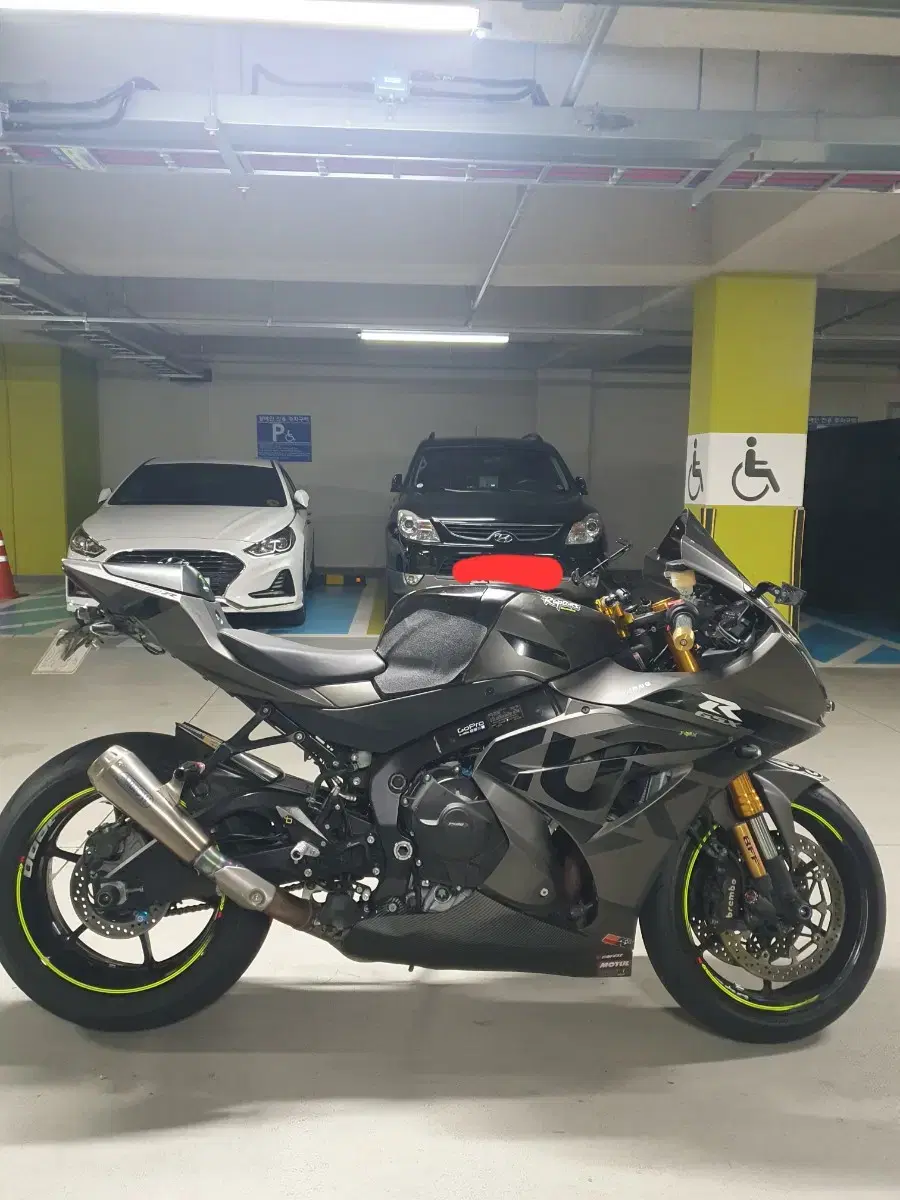 스즈끼 r1000r 18년식 판매합니다