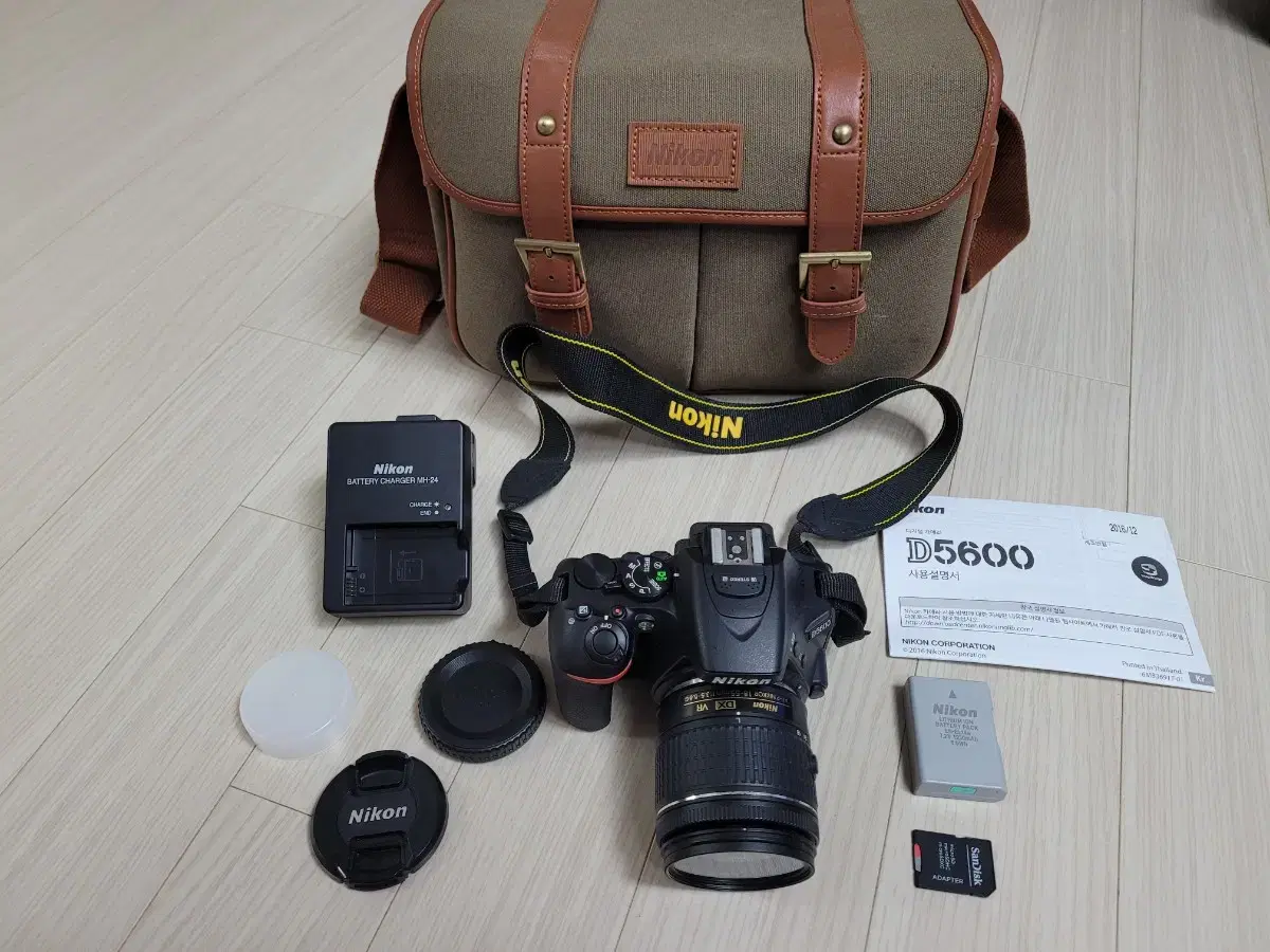 A급 니콘 카메라 D5600 와 18-55 렌즈 세트