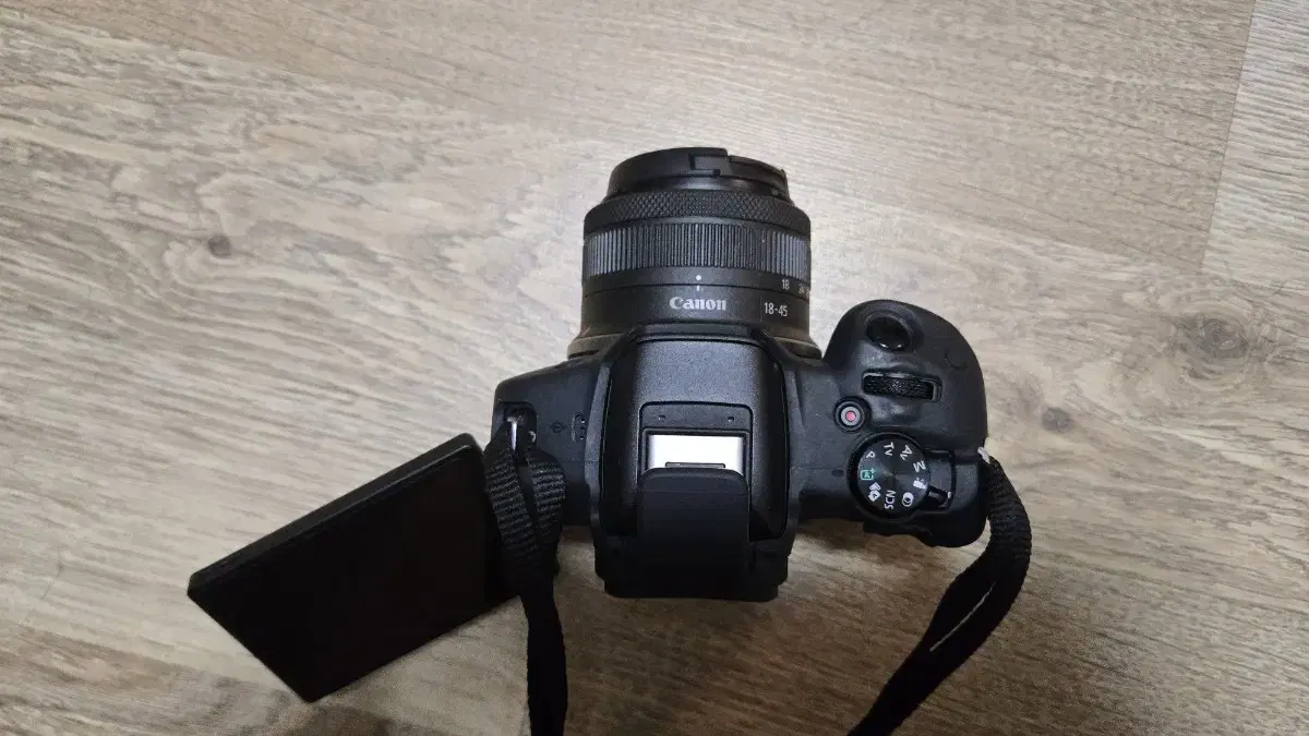 캐논 eos r50 (rf 18-45mm 번들렌즈, 실리콘 커버 포함)