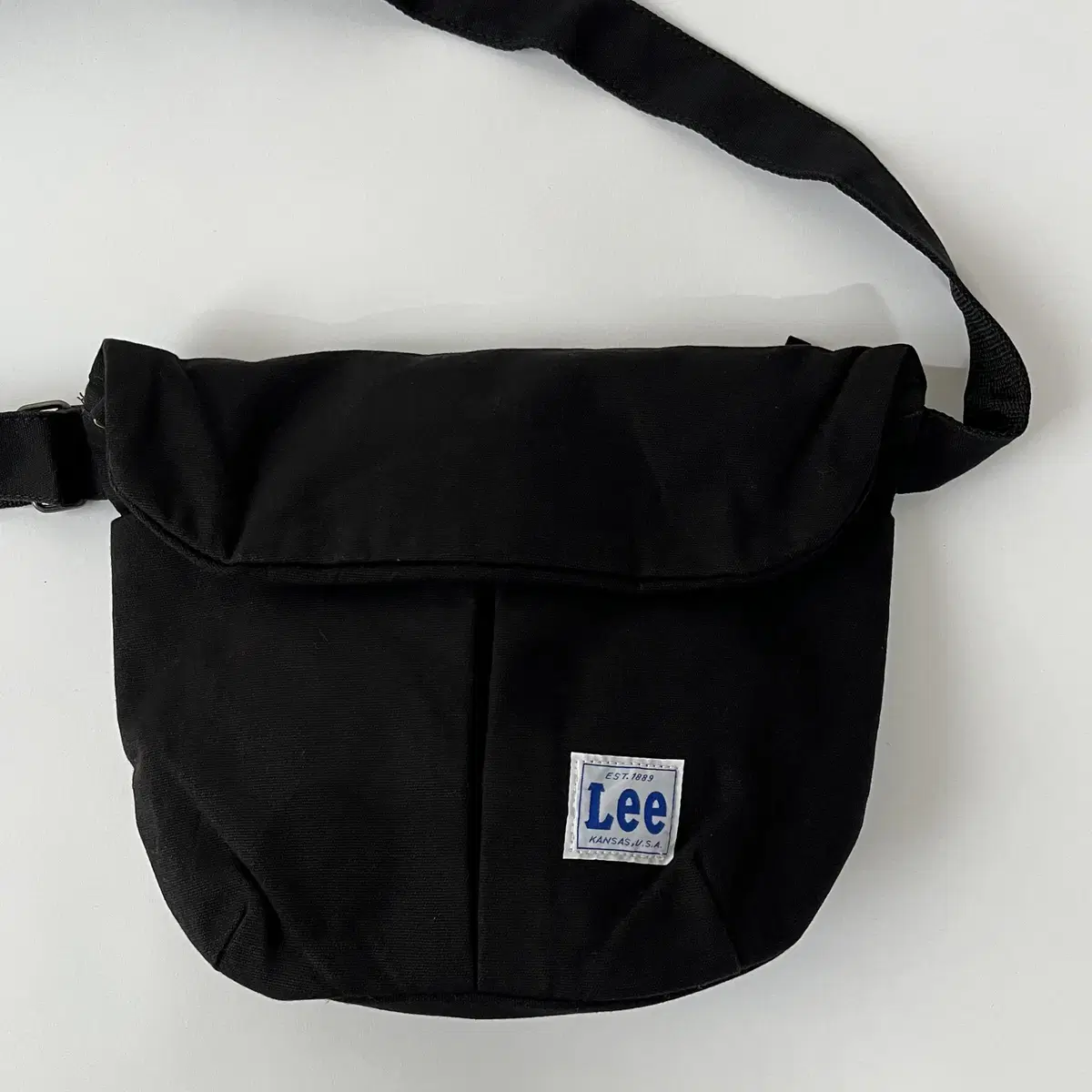 LEE cross messenger Bag