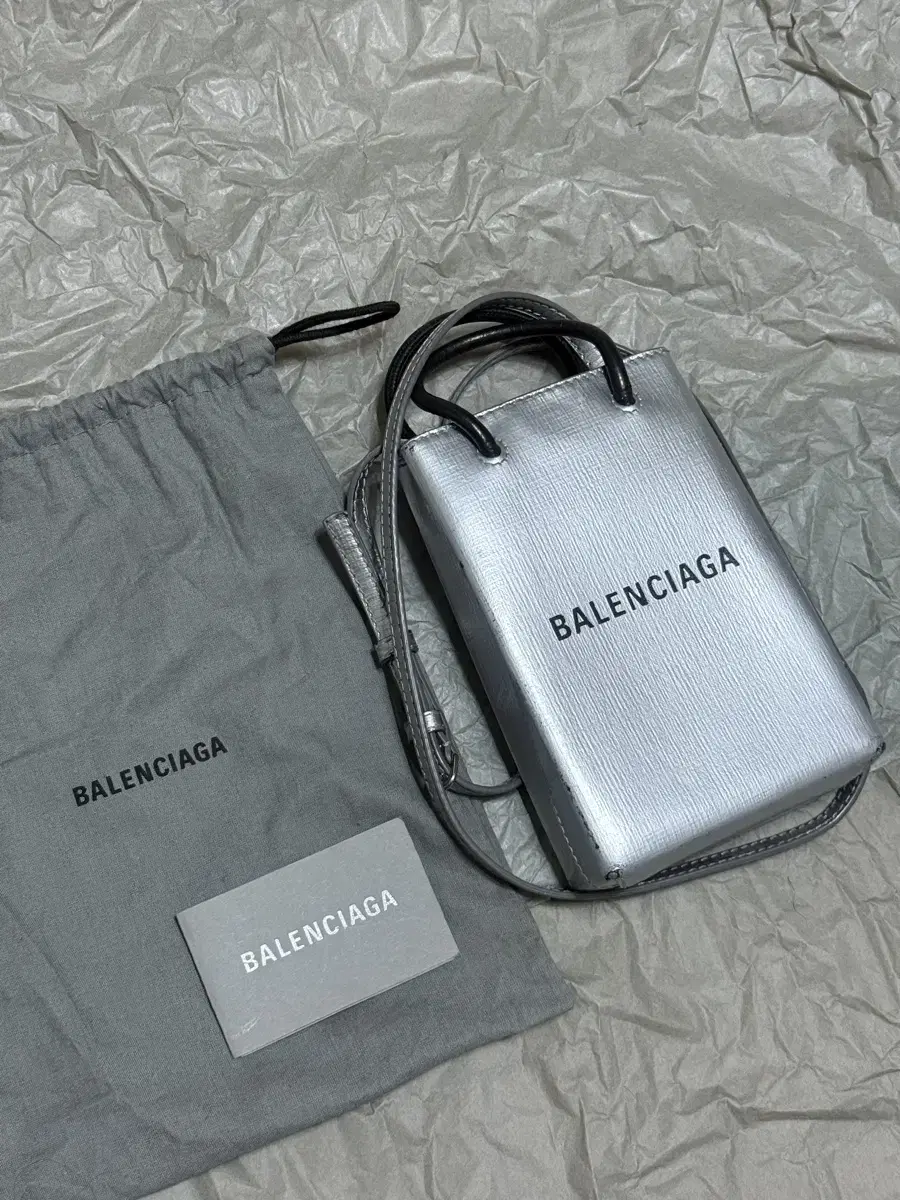 (정품)Balenciaga 로고 프린트 폰 홀더