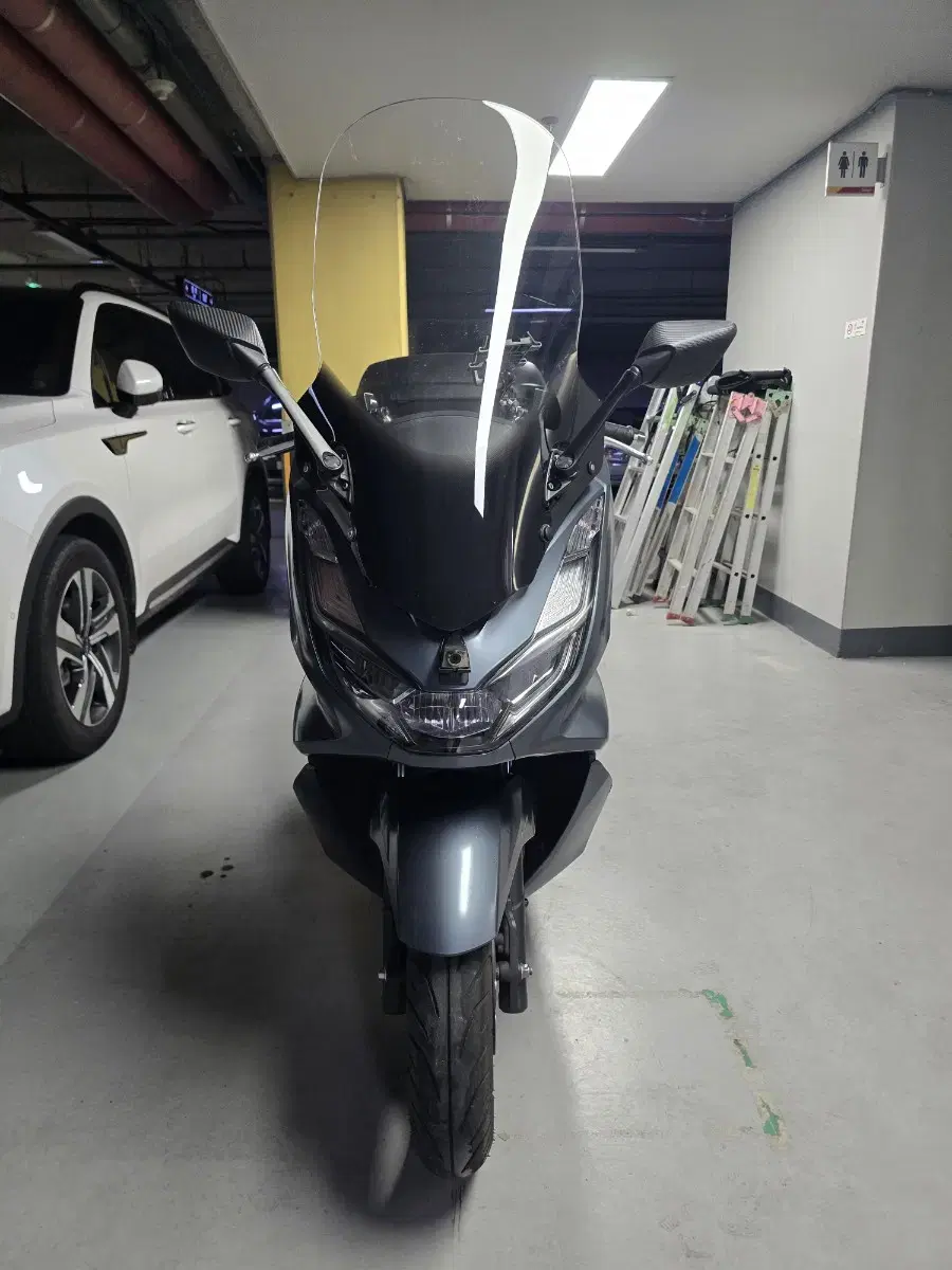 혼다 PCX125 22년식 팝니다.