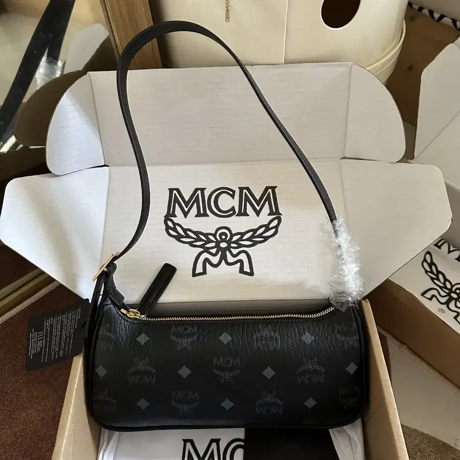 엠씨엠 MCM AREN VISETOS 호보백