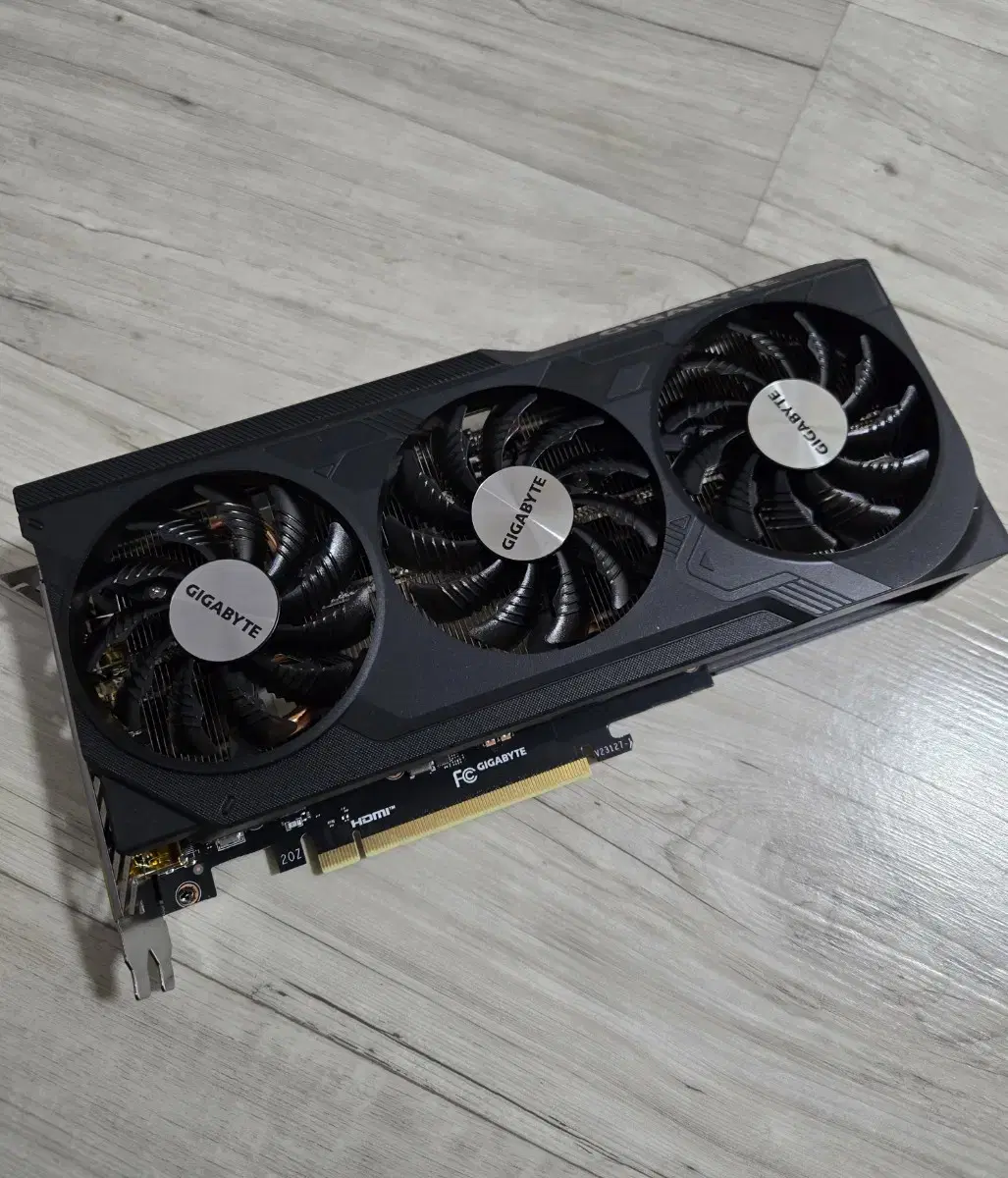 기가바이트 rtx4070 super 팝니다