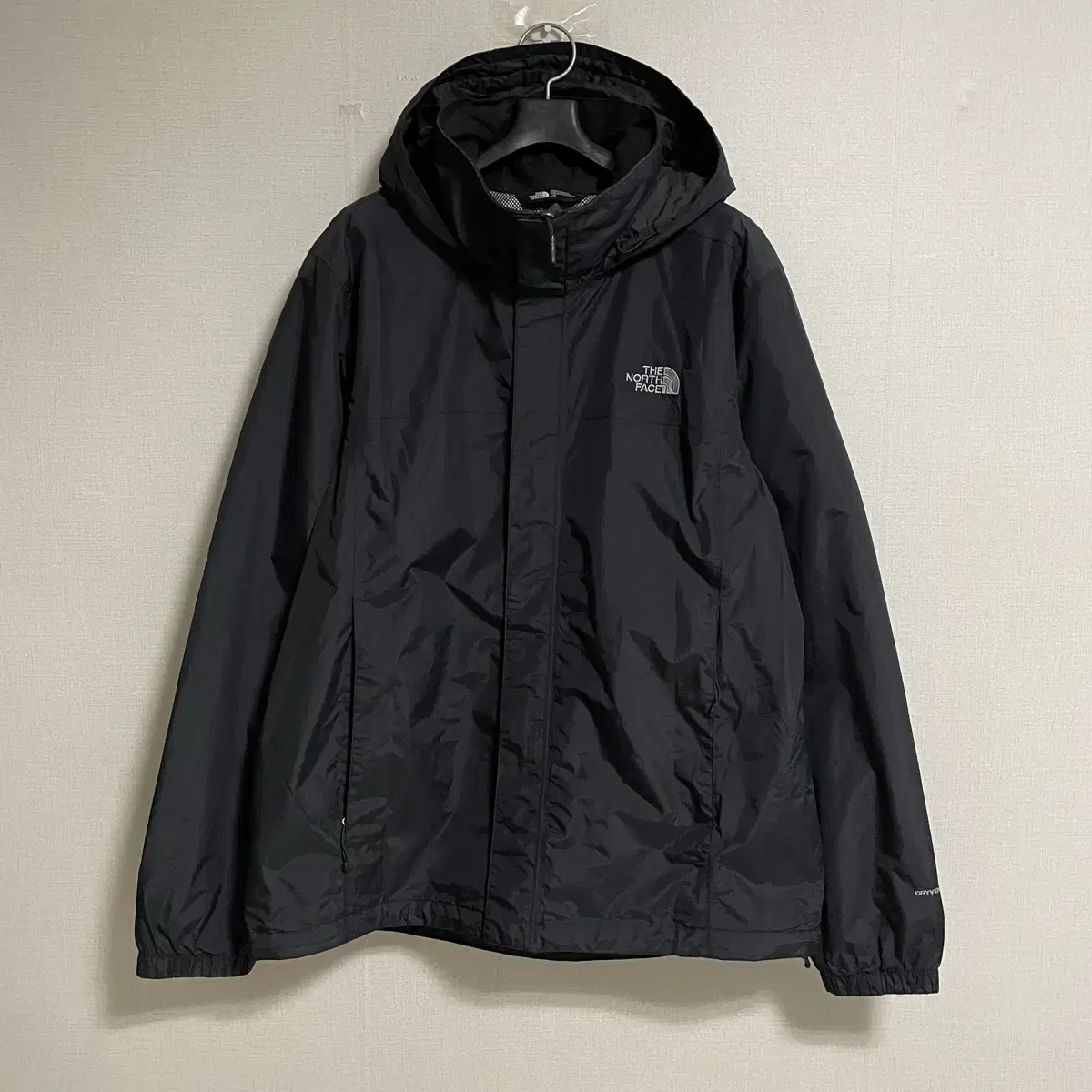 The North Face DryVent Waterproof Windbreaker / Black, L