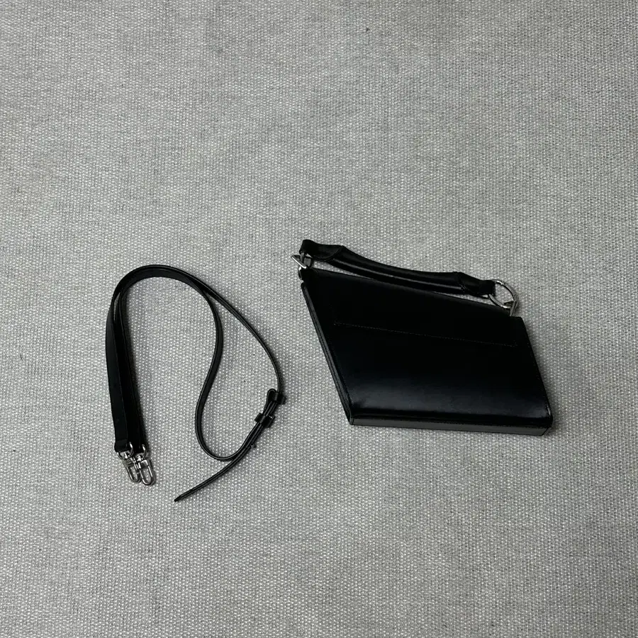 51퍼센트) Trapezoid Bag - Black