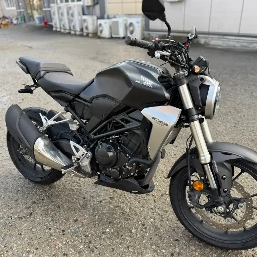 혼다 cb300r 19년형 짧은키로수 abs 팝니다