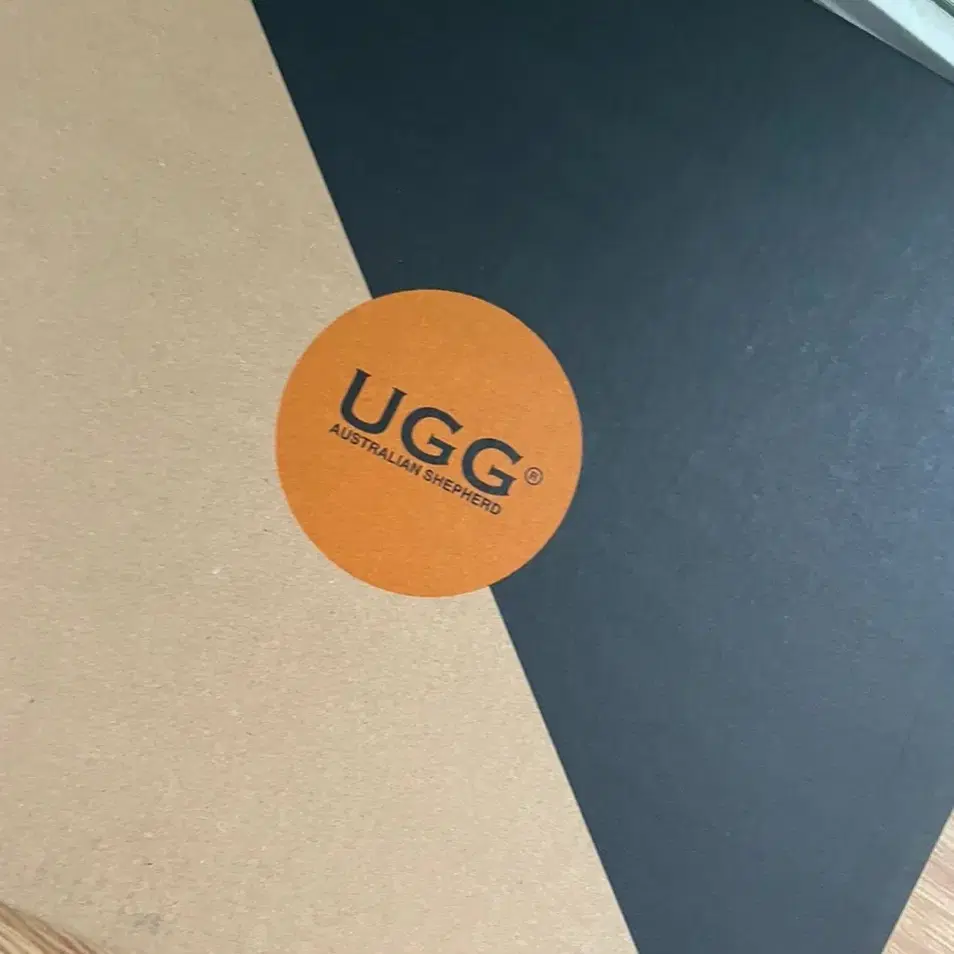 호주 ugg 어그 4cm 240 새제품 풀박스