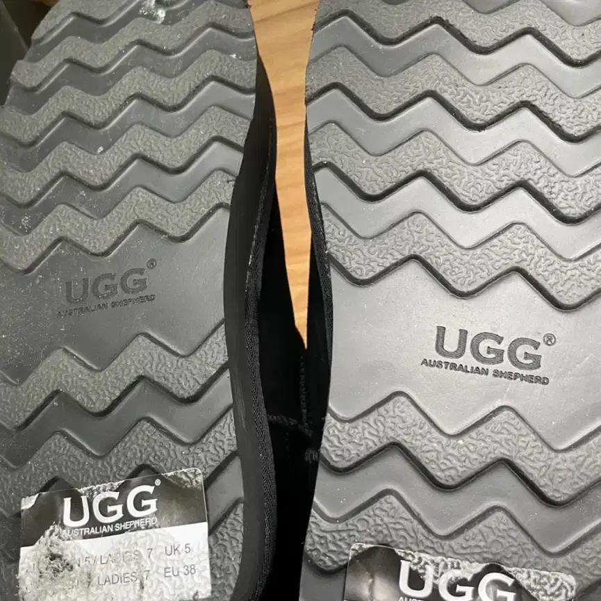 호주 ugg 어그 4cm 240 새제품 풀박스