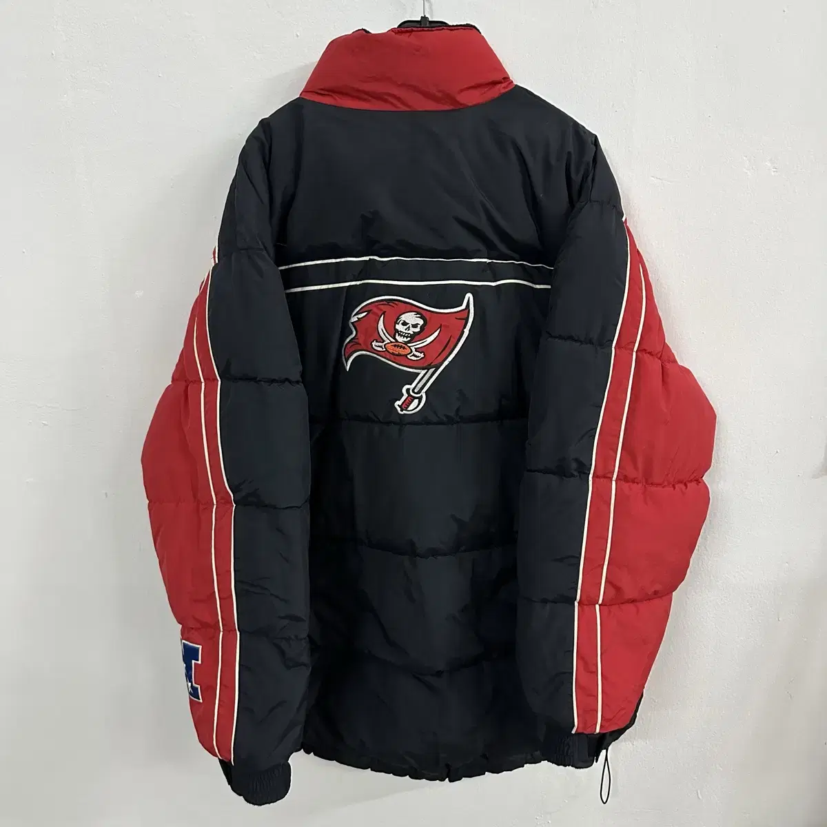 (2XL) NFL 탬파베이 버커니어스 올드스쿨 양면 리버시블 패딩 점퍼