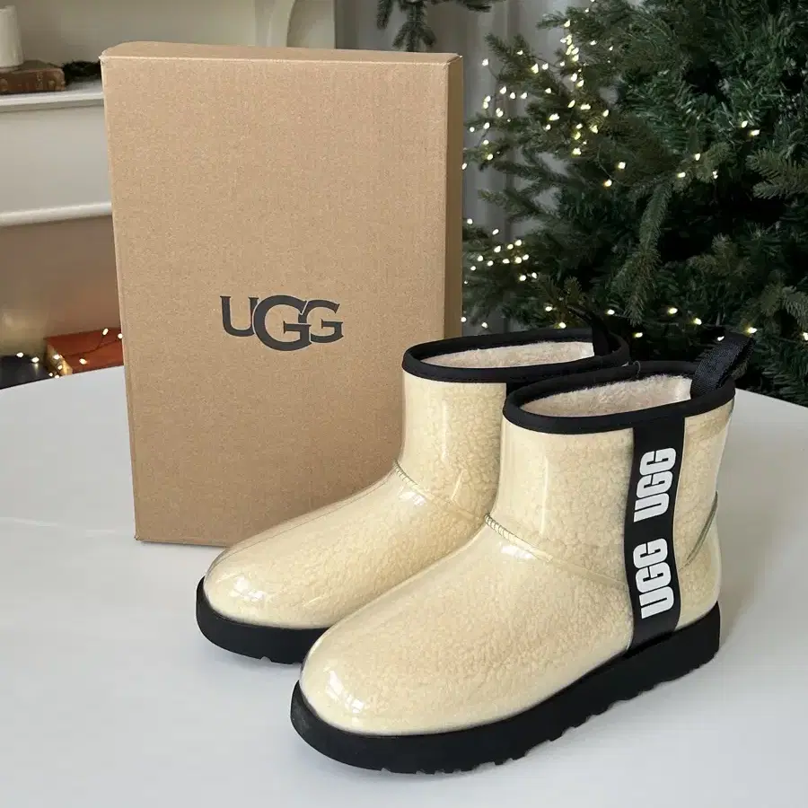 (새상품,연말세일) 미국 UGG 어그 클리어 240,250사이즈