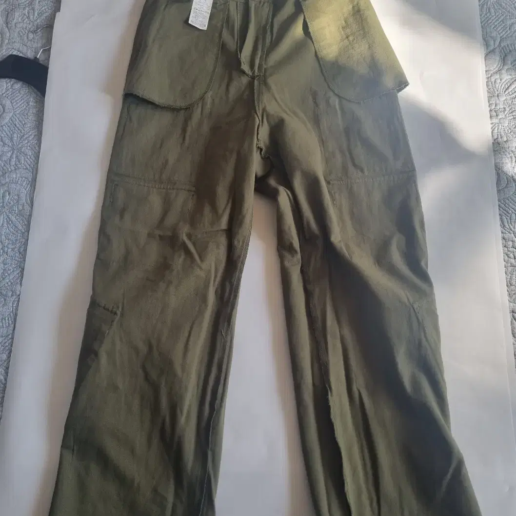 노메뉴얼  SYMBOL MULTI CARGO PANTS - KHAKI