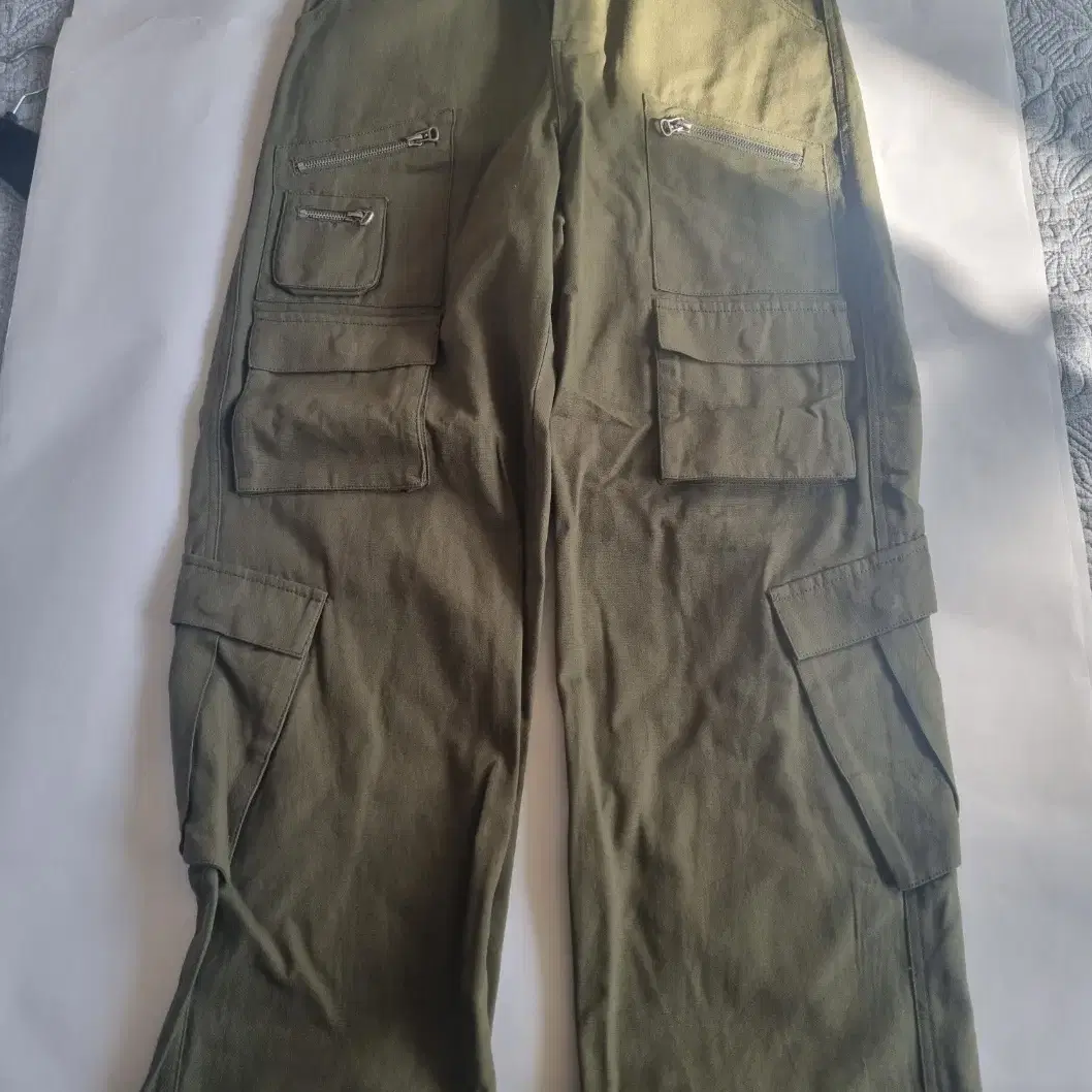 노메뉴얼  SYMBOL MULTI CARGO PANTS - KHAKI