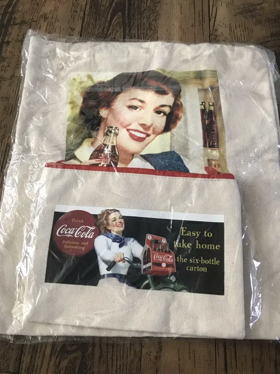 Coca-Cola Eco Bag Pouch Set + Lip Pouch (Free Half-priced Delivery)