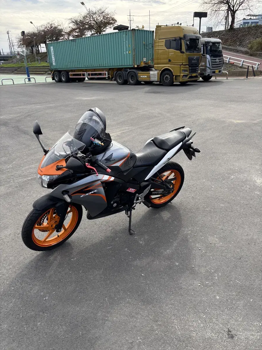 Cbr125 부품차