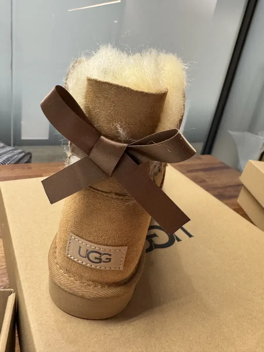 UGG 어그 미니 베일리 보우 2