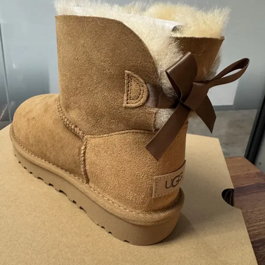 UGG 어그 미니 베일리 보우 2