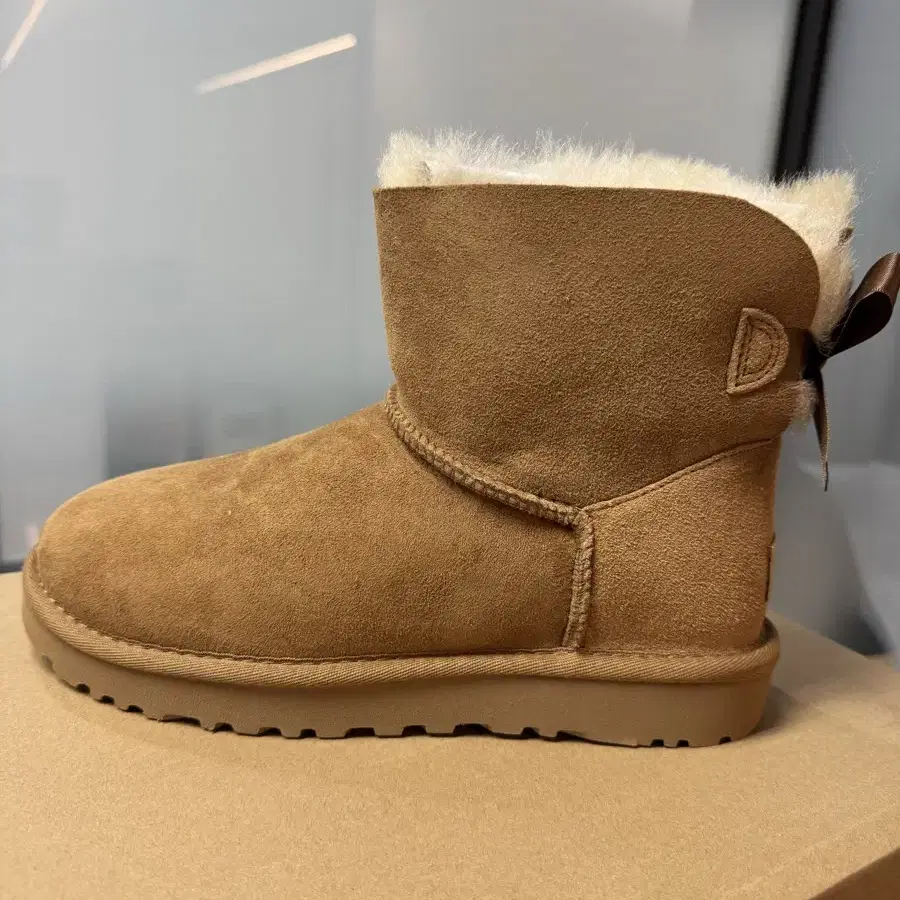 UGG 어그 미니 베일리 보우 2