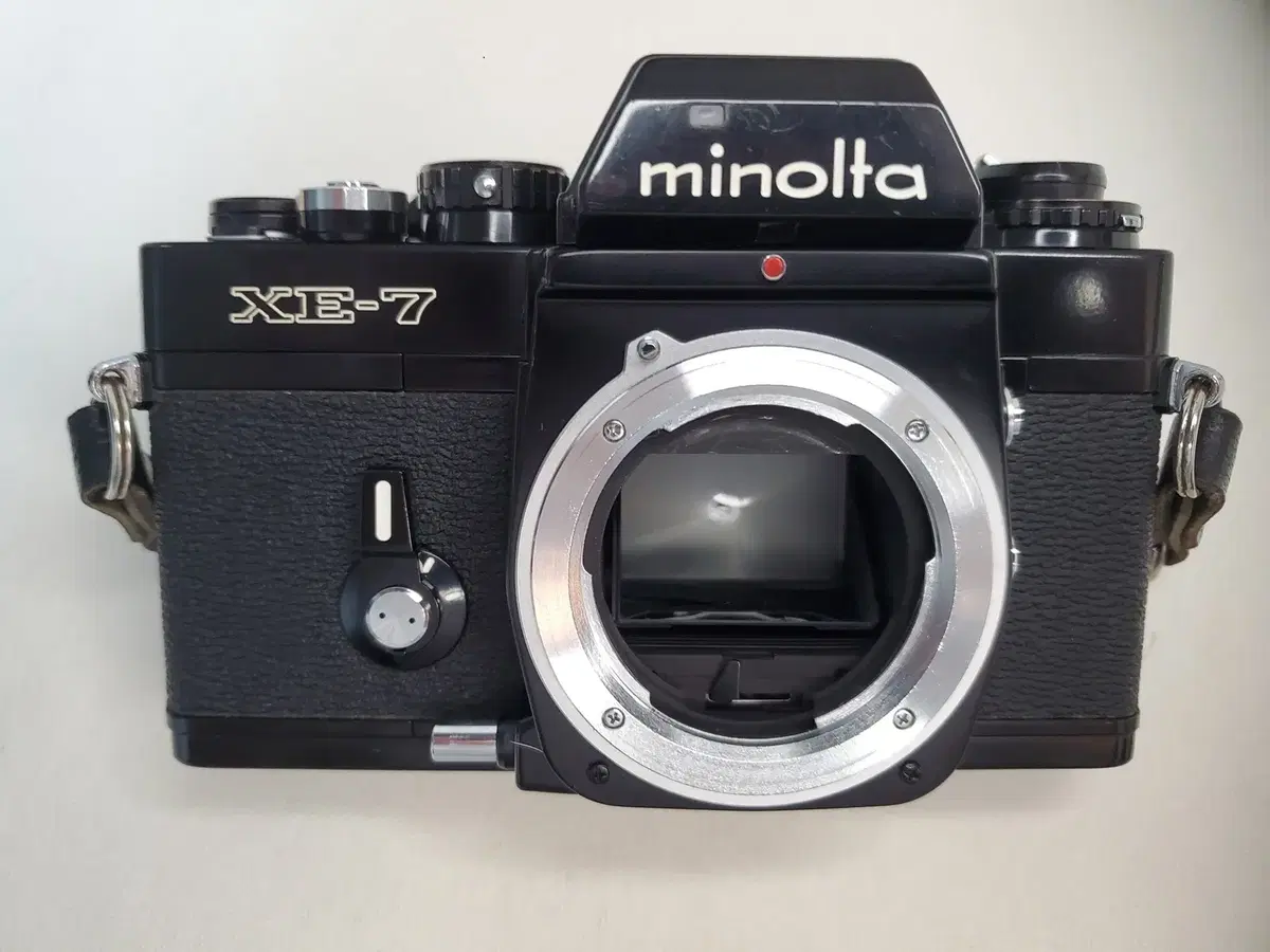 Minolta XE-7,Alike Leica R3